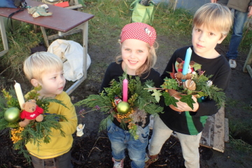 2016  –  9 december  -Vrij Groen: kerststukjes maken, kerstgroen en asielkerstbomen te koop